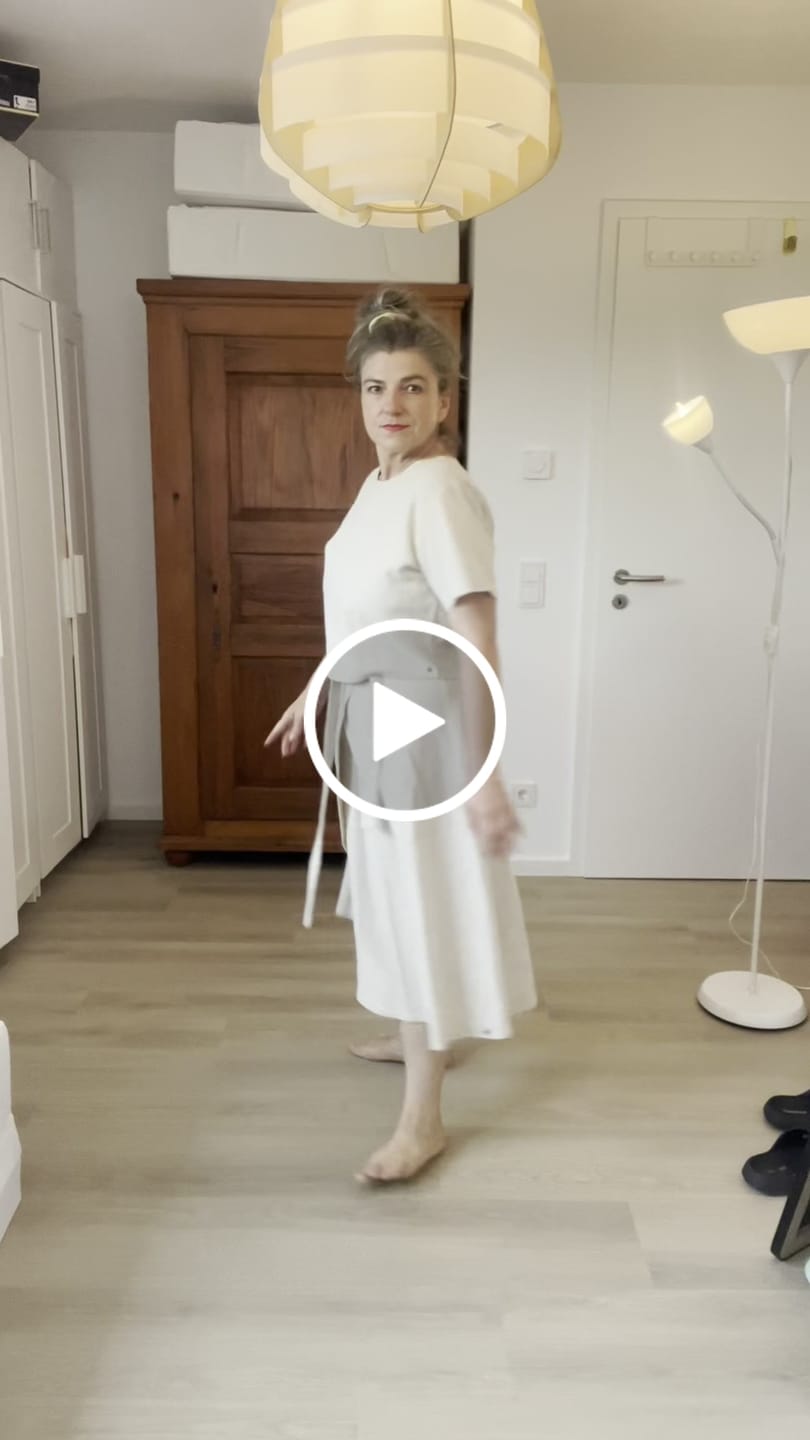 Customer video review of Wanda | Midi-Wickelrock | Leinen natur