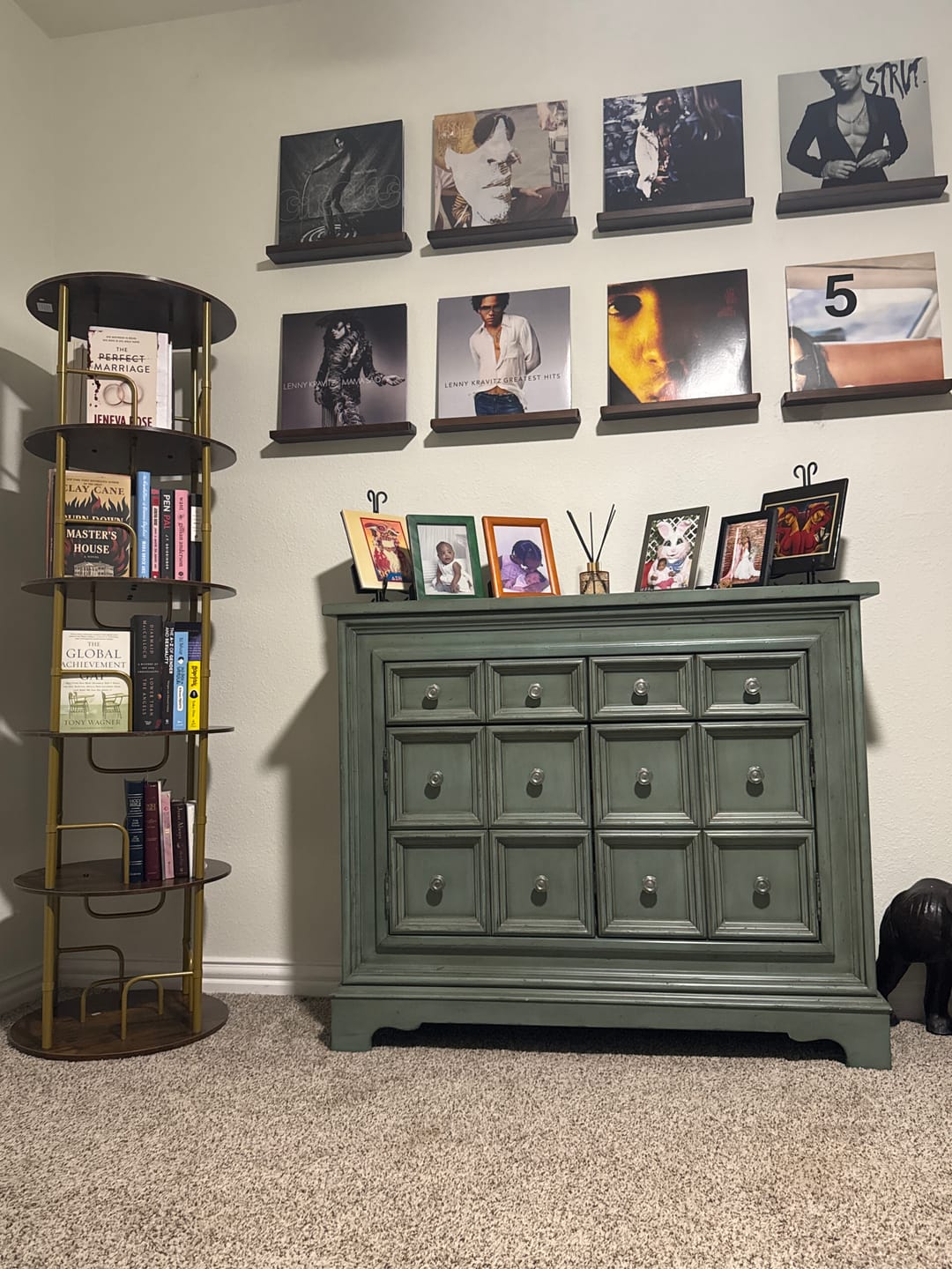Customer photo review of Flycity 3-5 Tier Rotating Bookshelf With 360° Spinning Display