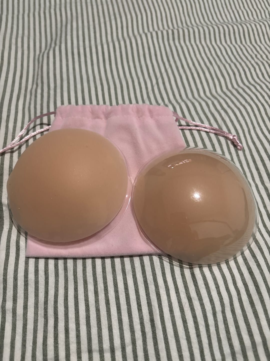 Customer photo review of Pezoneras Círculos sin Adhesivo
