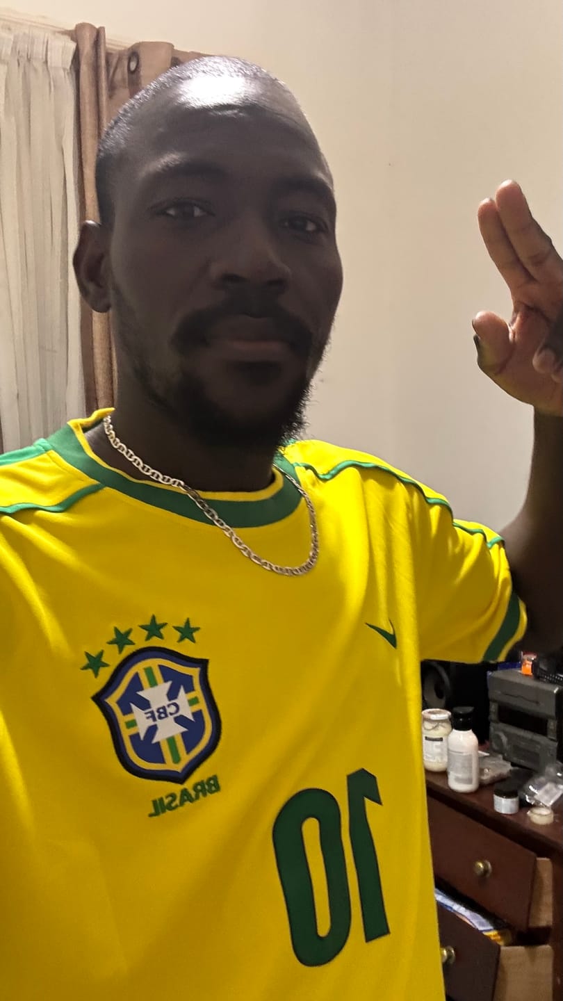 Customer photo review of Camisola Seleção Brasil Retrô 1998 - Amarela