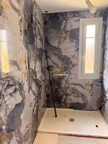 Customer photo review of Panneau Mural PVC Effet Marbre Mystic Bleu Doré - Salle de bain ou Douche