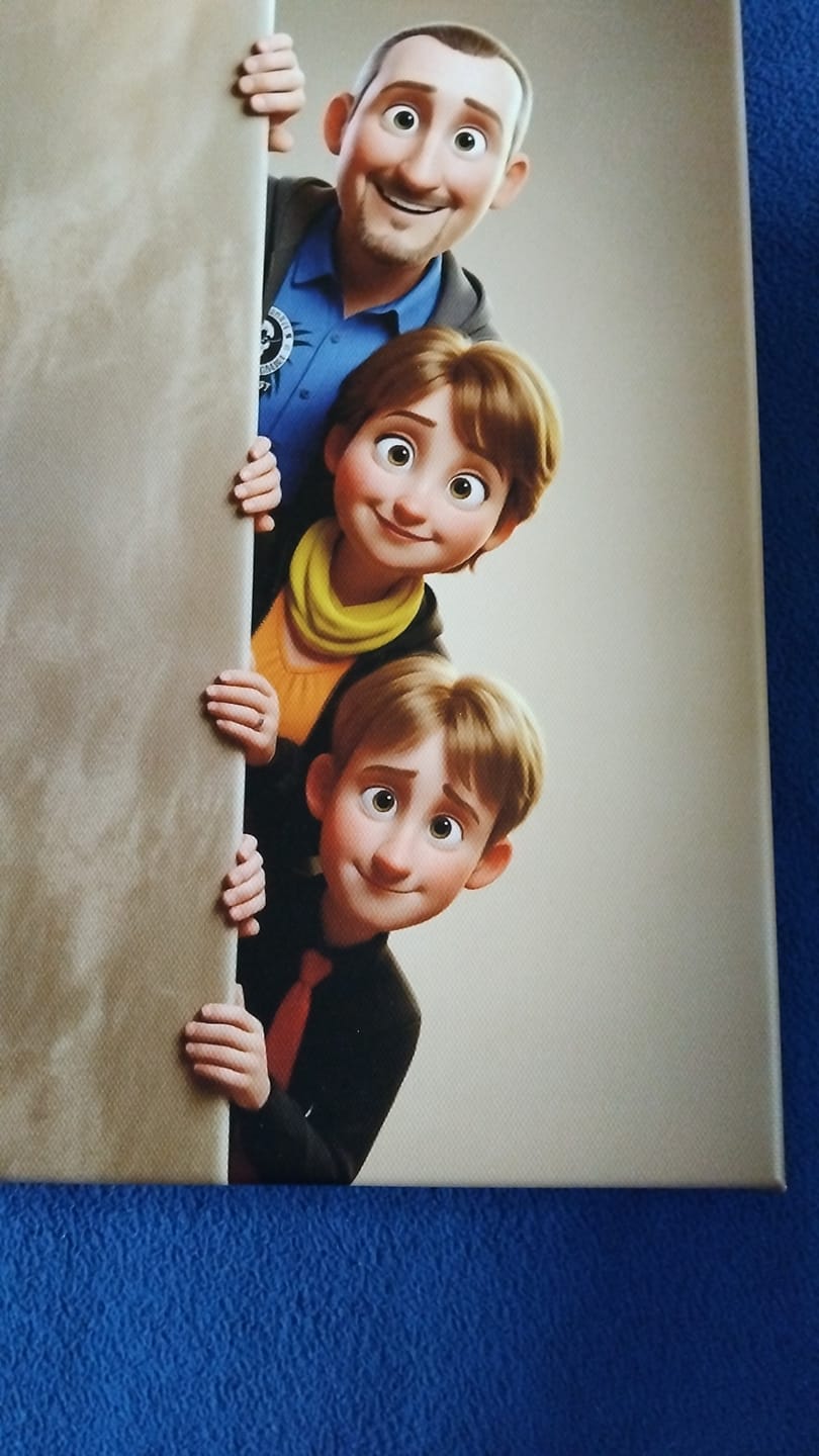 Customer photo review of Personalisierte Leinwand - Animiert hinter der Wand