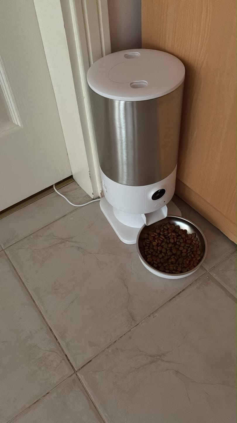 Customer photo review of Akıllı Mama Kabı (Kameralı) | 5L, Mobil Kontrol, Mama Seviye Takip, Çelik Kase, Sesli Görüş (X8605)