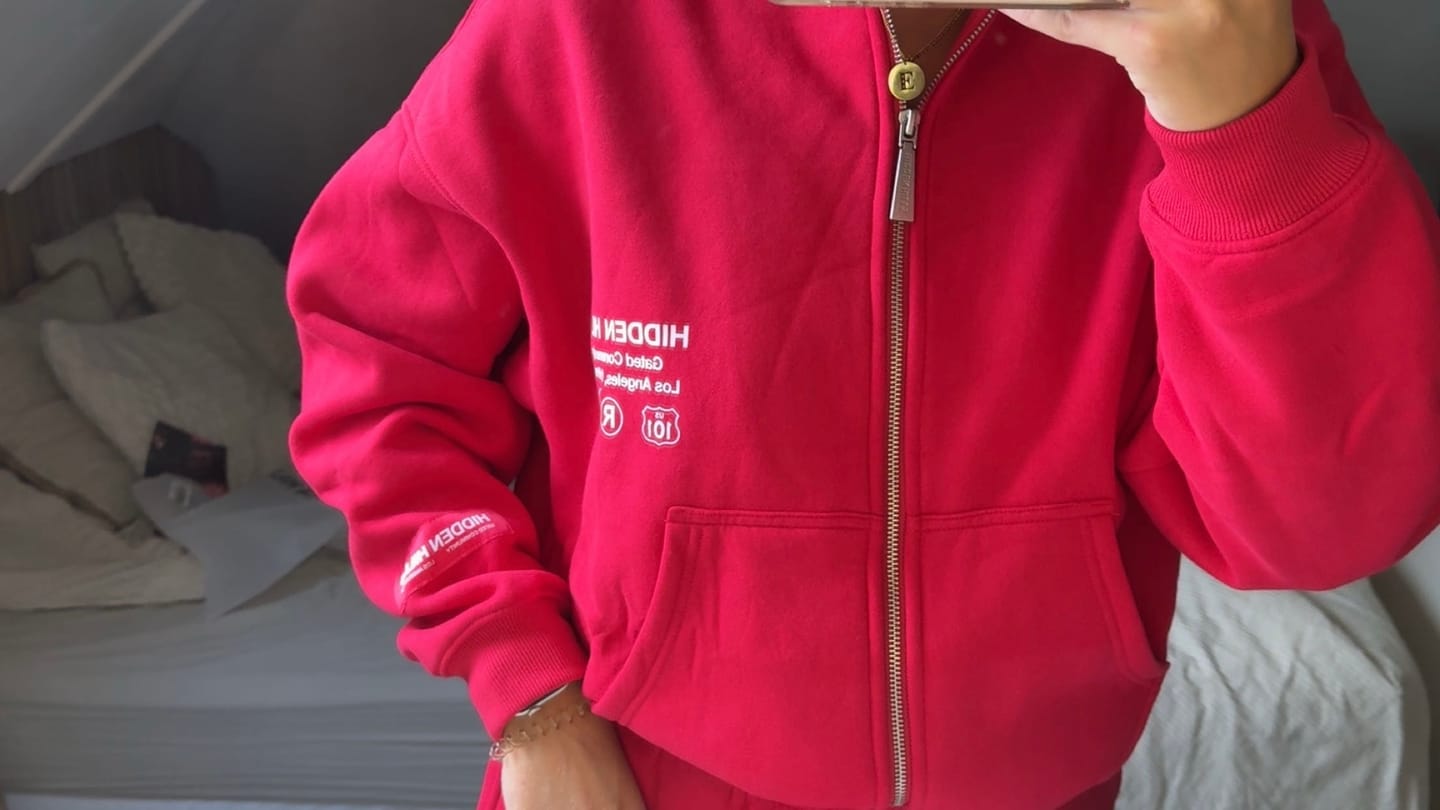 Customer photo review of LABEL ZIP HOODIE RASPBERRY RED