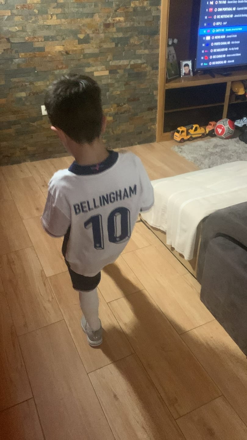 Customer photo review of Kit Infantil Inglaterra I 24/25 - Branco