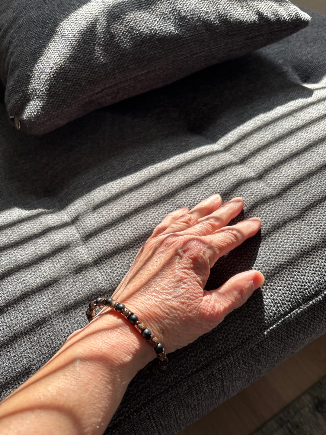 Customer photo review of Obsidian Armband - Power