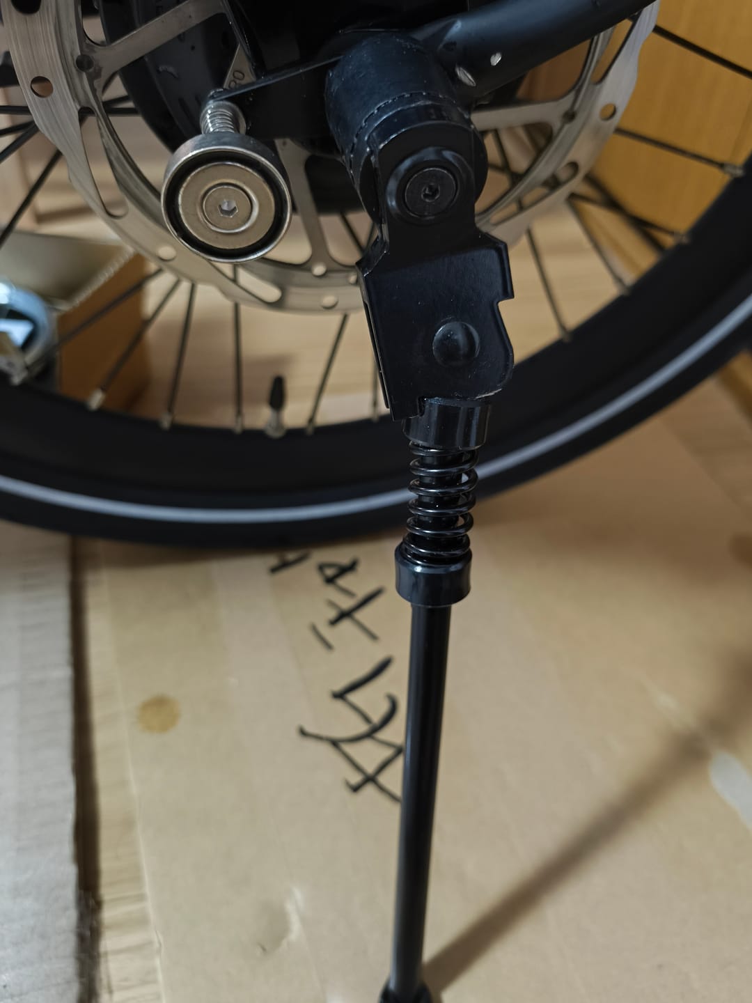 Customer photo review of ADO電動自転車用スタンド【海外直送 納品期間: 15～25日】