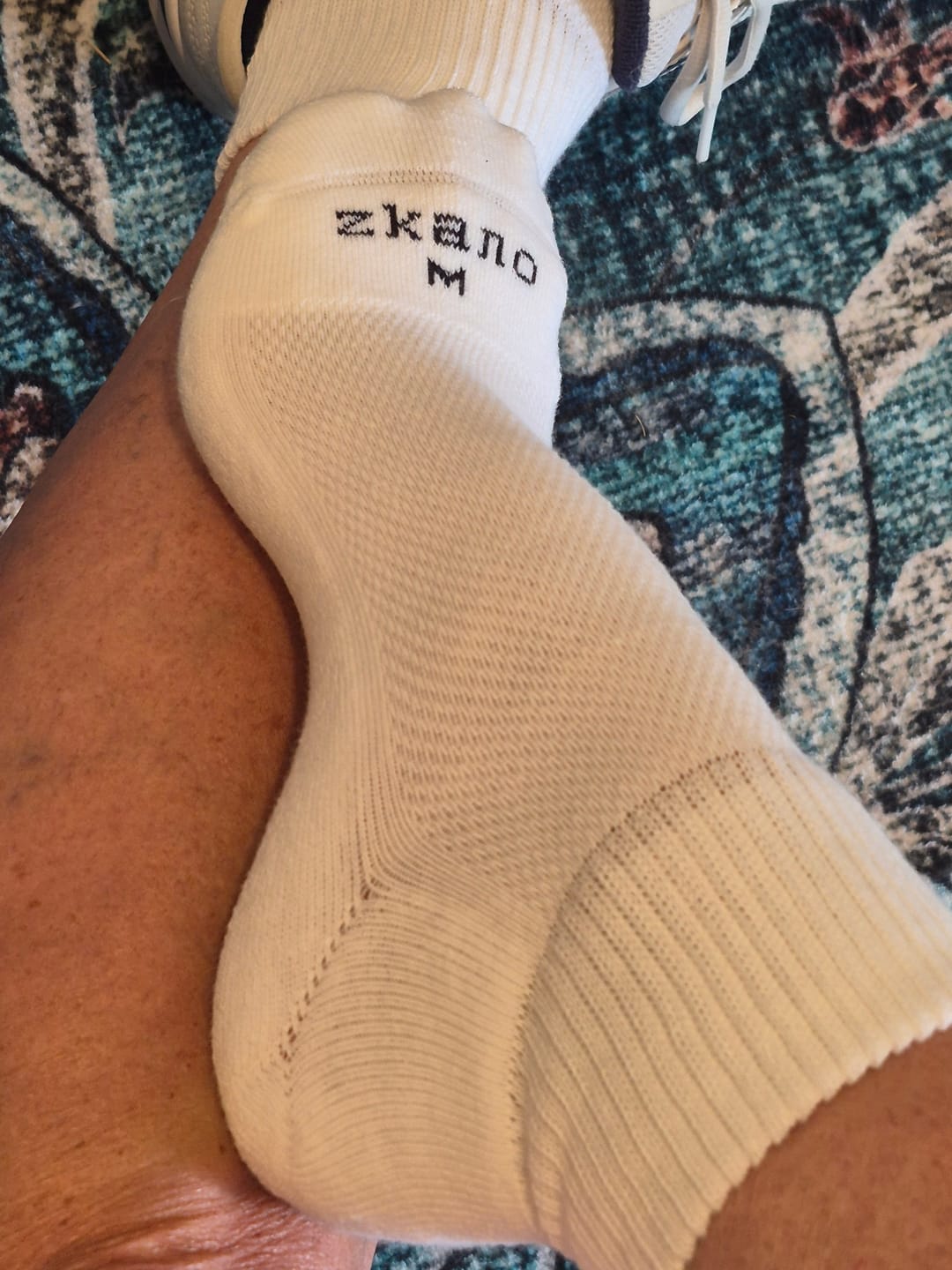 Customer photo review of Tempo - Cushioned Organic Cotton Socks 1/4 Crew - White