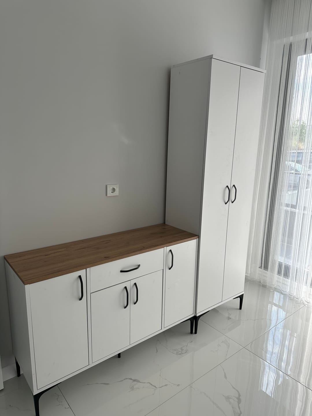 Customer photo review of Rani JE136 Kahve Köşesi Çok Amaçlı Dolap 4 Kapaklı 1 Çekmeceli Kiler Mutfak Dolabı Beyaz - Sepet Ceviz