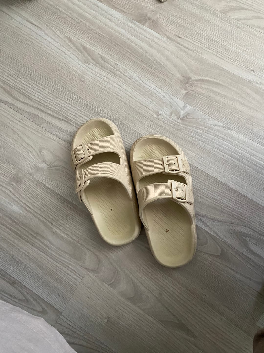 Customer photo review of HappyFlops Bohemian