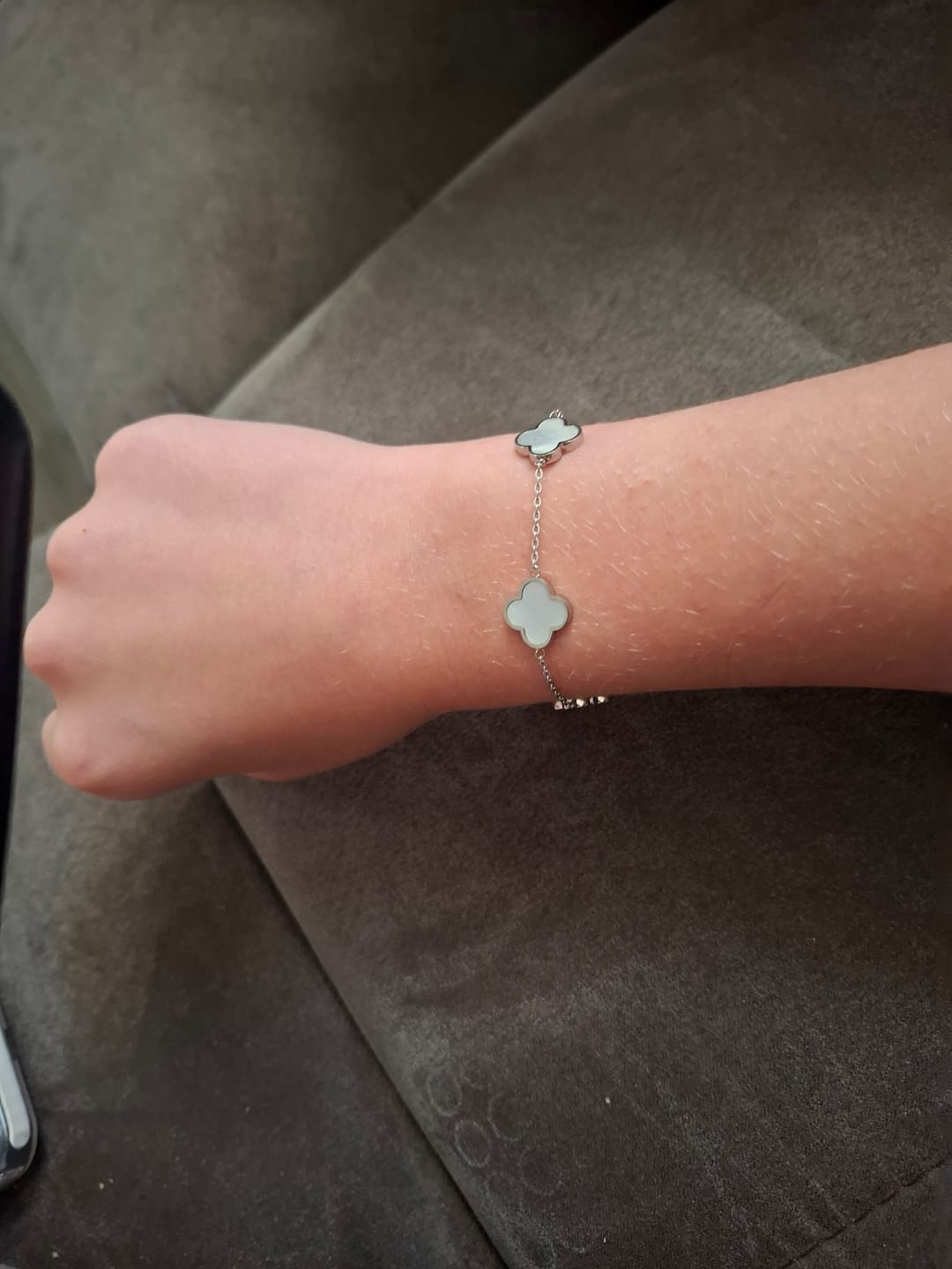 Customer photo review of Clover Perlmutt Armband | 18K vergoldet
