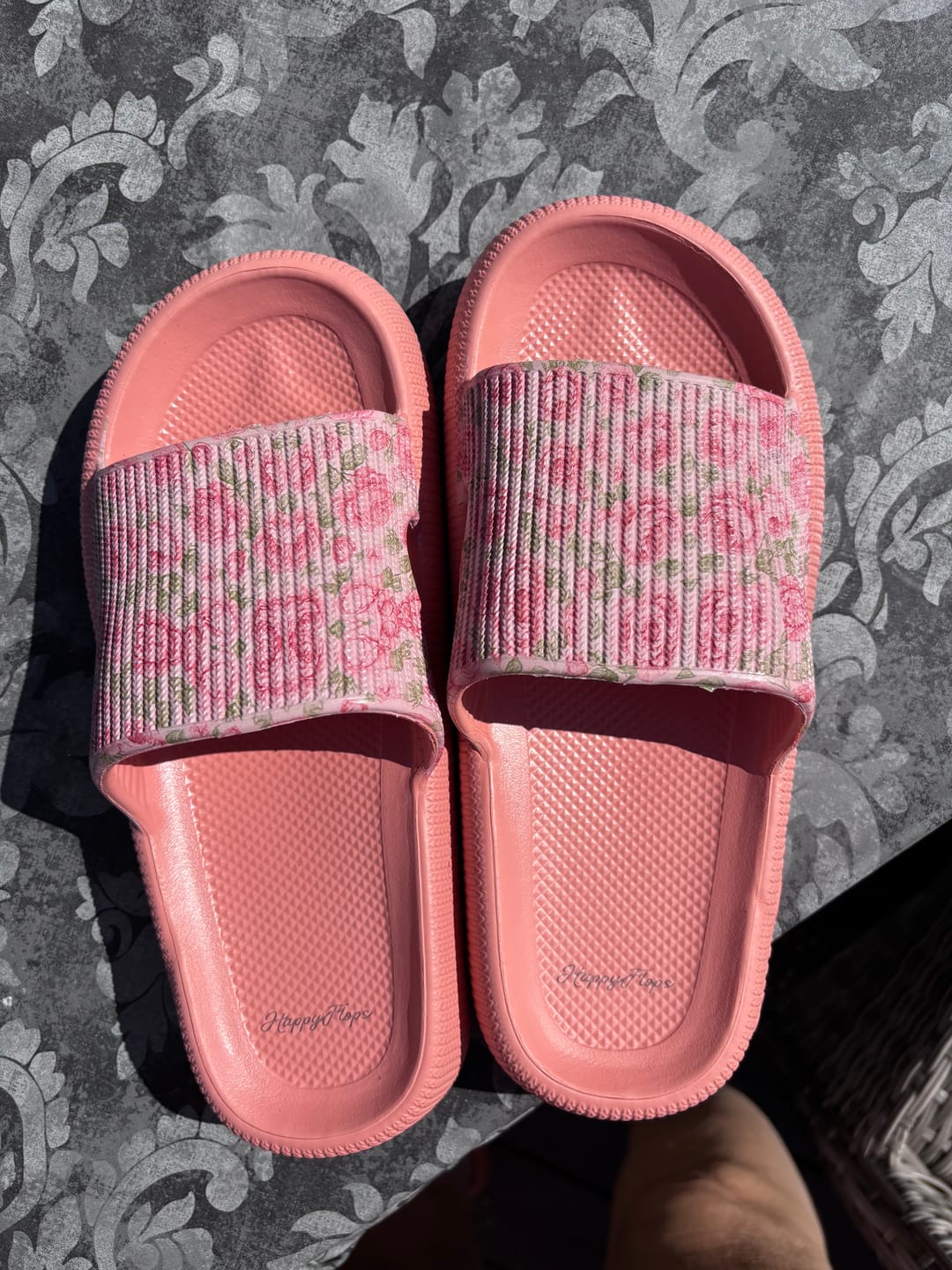 Customer photo review of HappyFlops Botanics