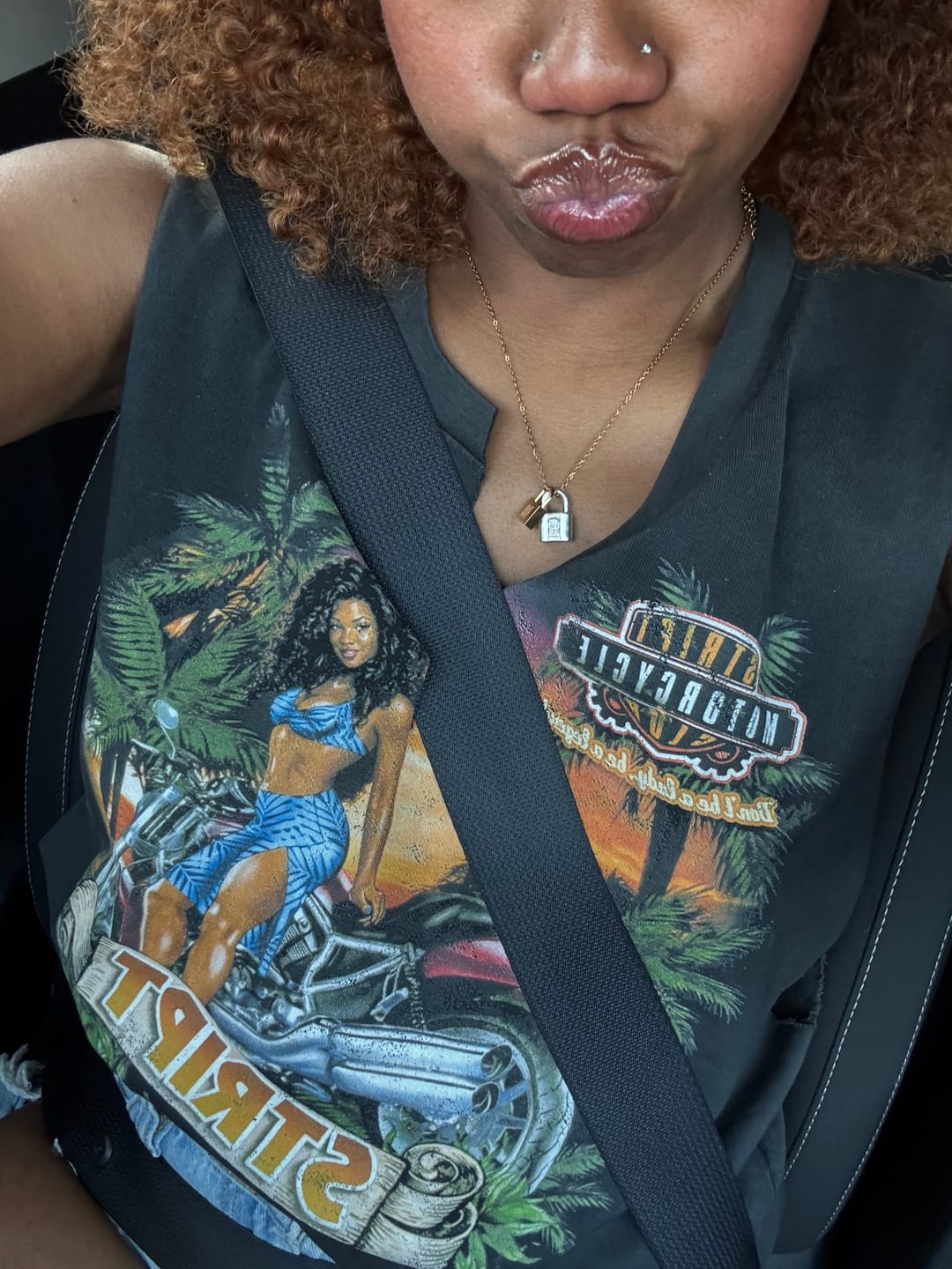 Customer photo review of HONOLULU HOTTIE VINTAGE TEE