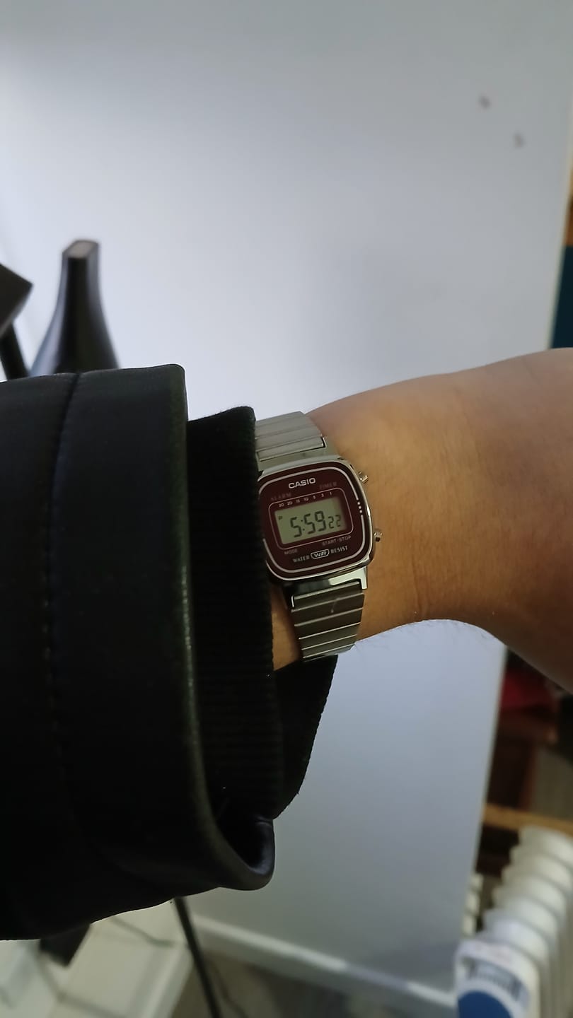 Customer photo review of Reloj Casio Vintage LA670WA-4DF Plateado Granate