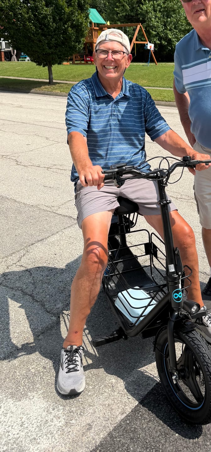 Customer photo review of Gyroor C1Plus 1000W Electric Scooter with Dual Baskets for Pets & Cargo