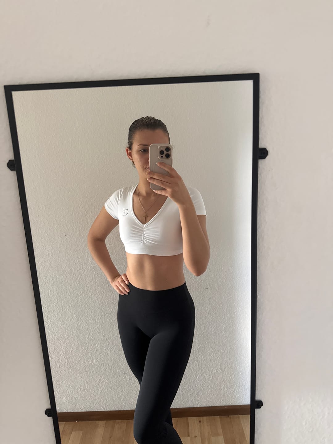Customer photo review of DAVOMI Scrunch Open Back T-Shirt - Cream White