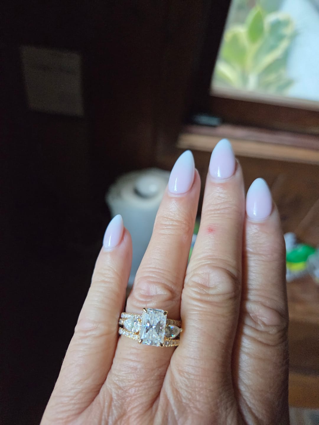 Customer photo review of S925 Rodiffy Moissanite 2.0 Ct~4.0 Ct Radiant Cut Yellow Gold/White Gold Engagement Ring For Women
