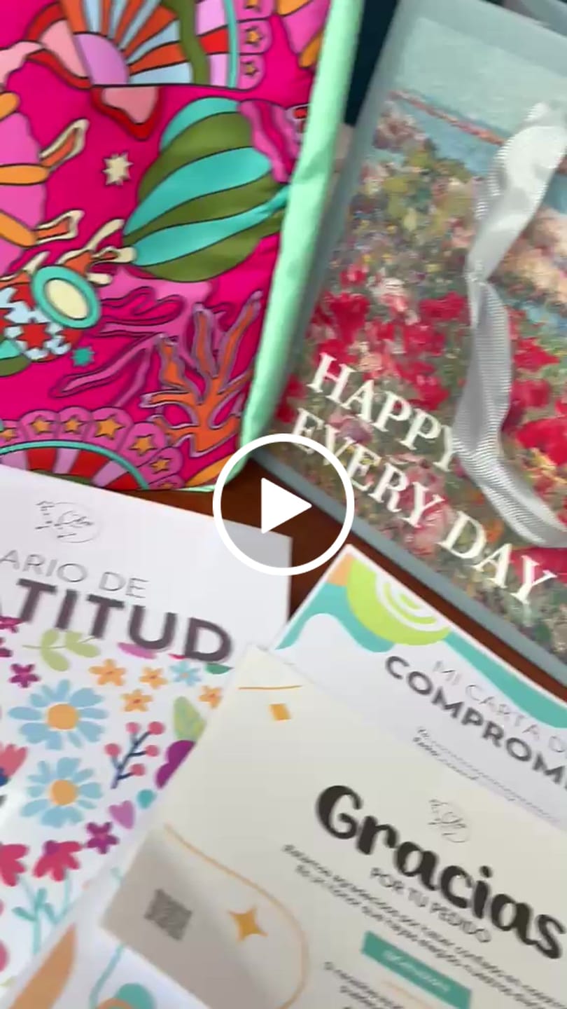 Customer video review of ESTUCHE ALOHA