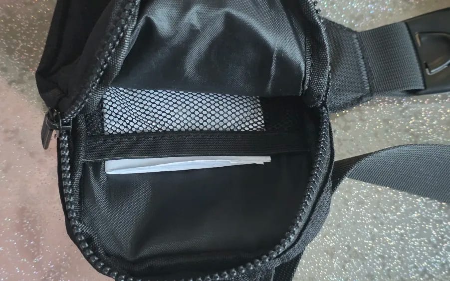 Customer photo review of Varyqon™ – Kompakte Crossbody Bag für Alltag und Reise