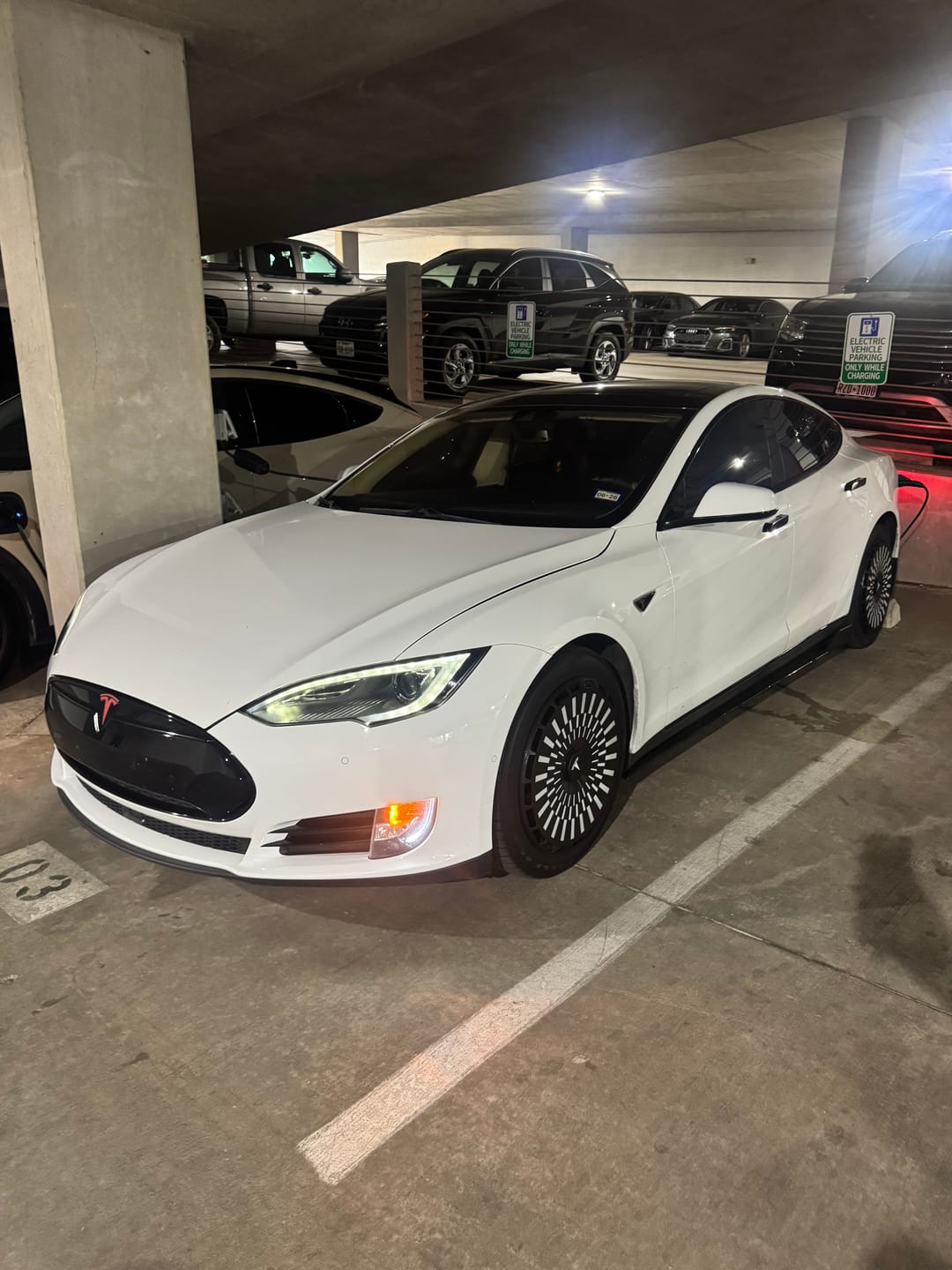 Customer photo review of EVAAM® Stylish Wheel Hubcap For Tesla Model S/X (4 PCS)