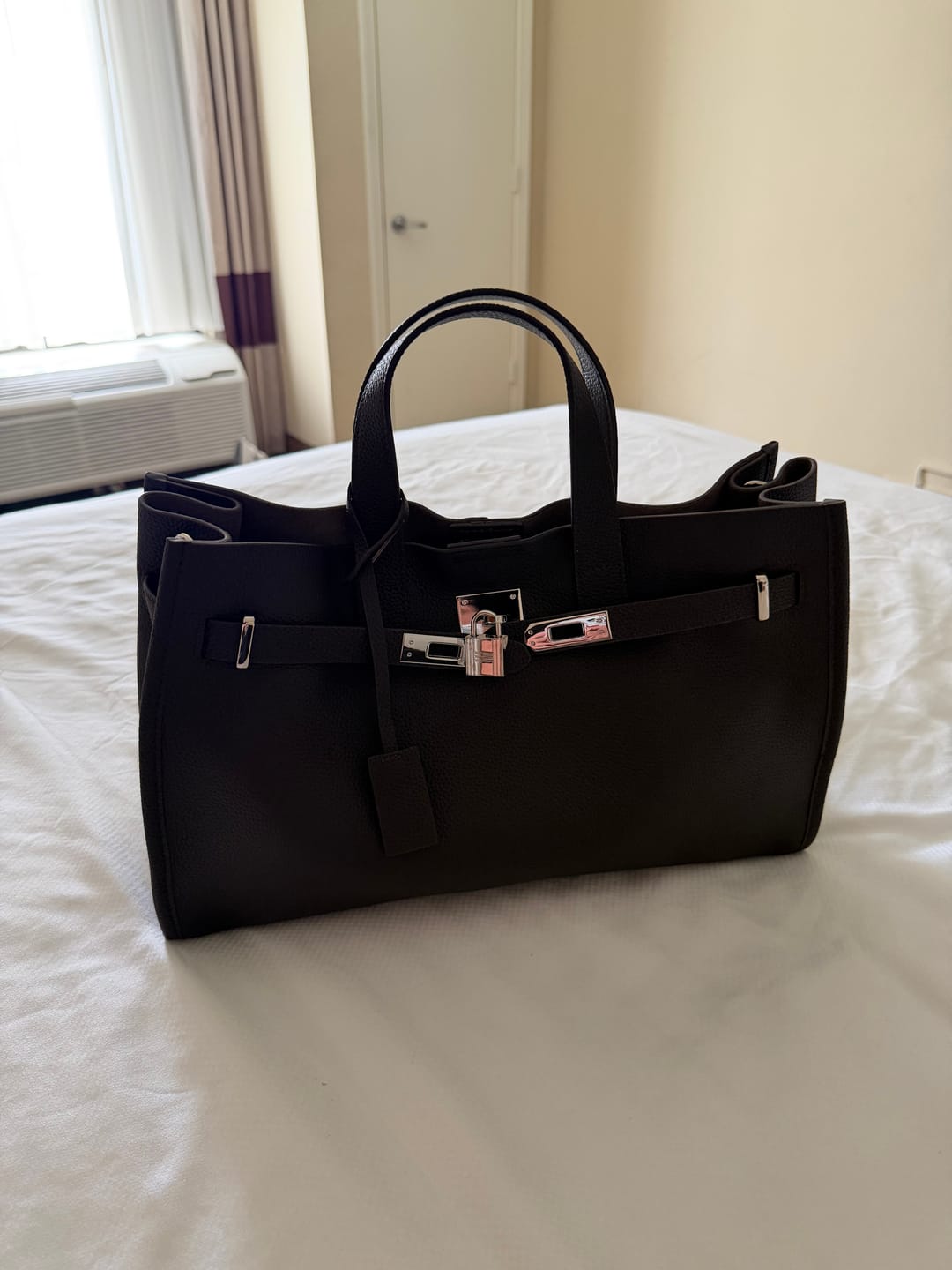 Customer photo review of Bogdana Urban Luxe — Genuine Leather Power Tote – Women’s Shoulder Bag