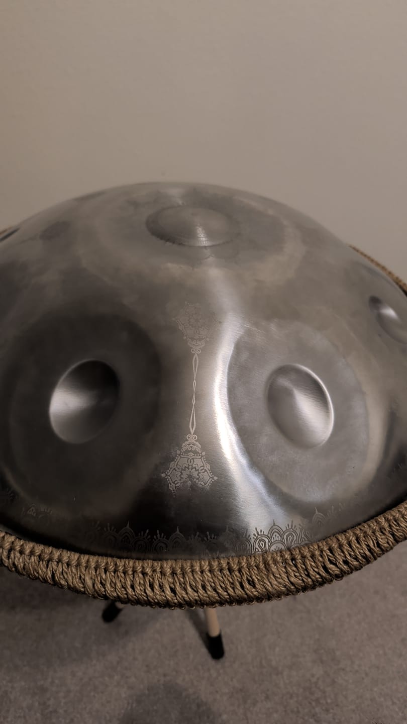 Customer photo review of Cosmos Handpan - Silver Mandarins 10 Notes in D Minor - Tambourine Gift Set