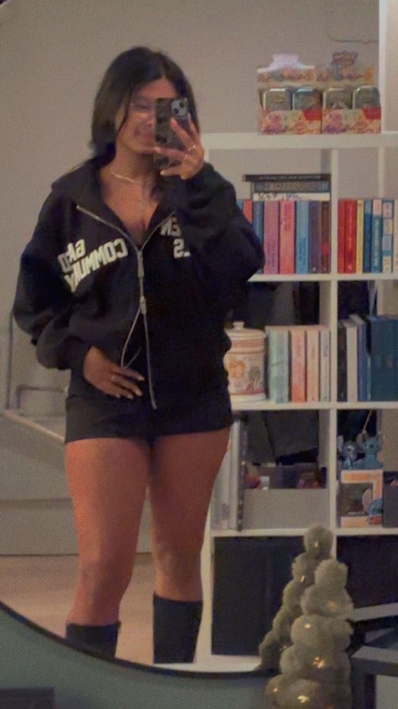 Customer photo review of GATED COMMUNITY ZIP HOODIE BLACK
