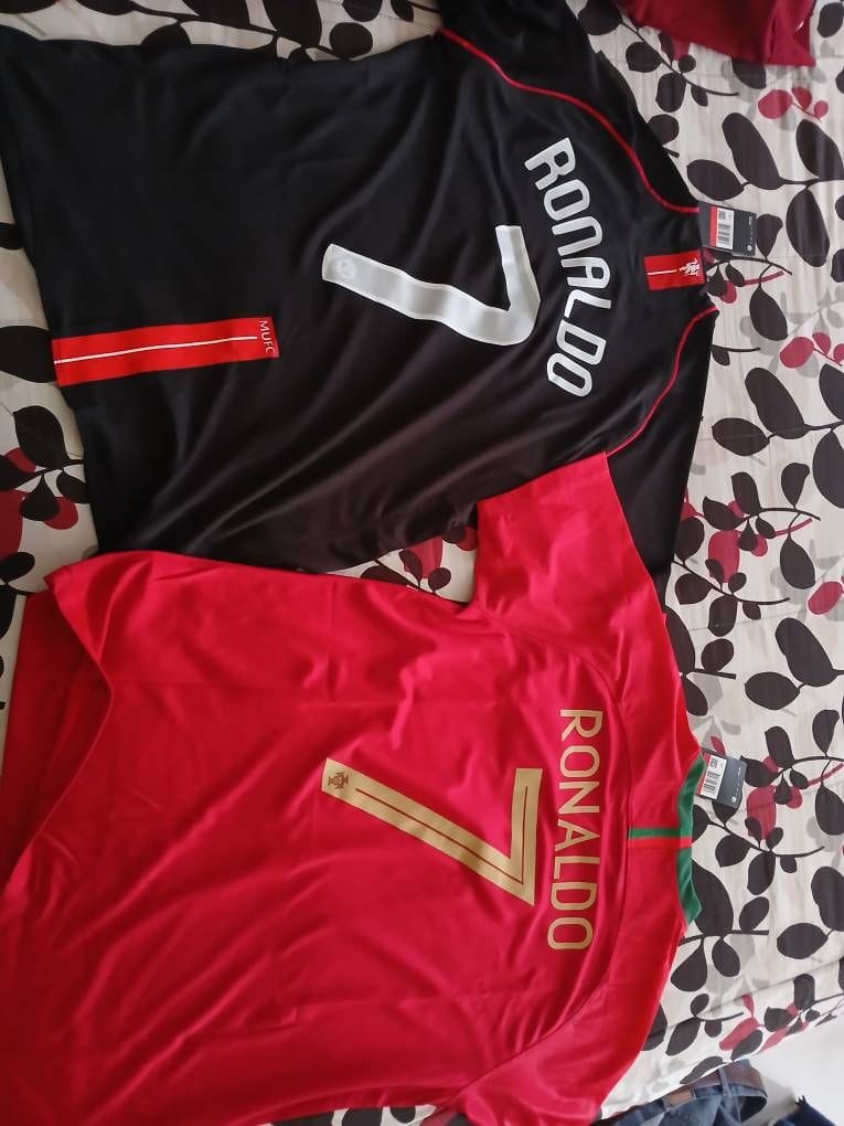 Customer photo review of Camisola Manchester United  Retrô 07/08 - Preta