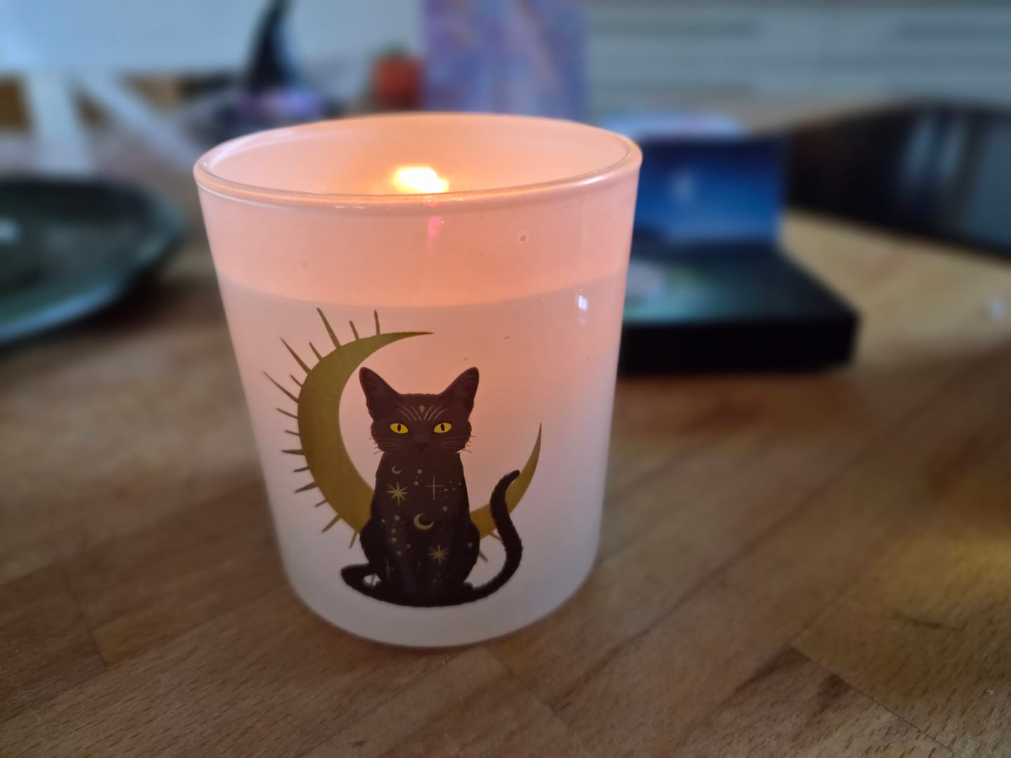 Customer photo review of Schwarze Katze Duftkerze Feige – Witchy Kerze