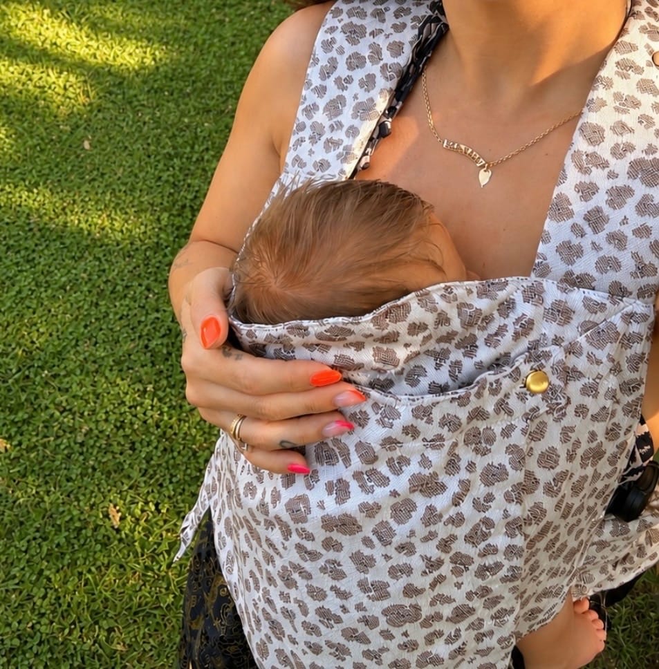 Customer photo review of Porte-bébé Exquis Taupe