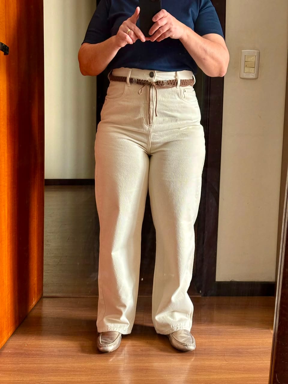 Customer photo review of Calça Jeans Reta Araçá Bege Natural