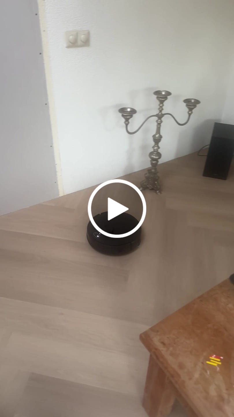 Customer video review of Robotstofzuiger V8 Pro – Volautomatische reiniging met dweilfunctie, slimme navigatie en app-bediening voor moeiteloze schoonmaak