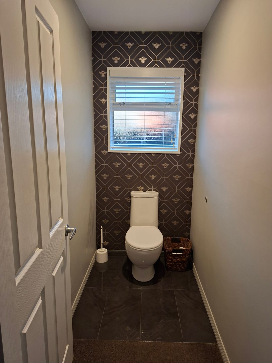 Customer photo review of Honeycomb Bee Geometric Metallic Wallpaper – Black/Charcoal