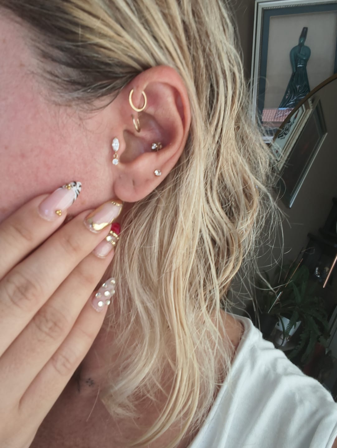 Customer photo review of Gusto Markiz Sallanan Taşlı Altın Tragus Piercing