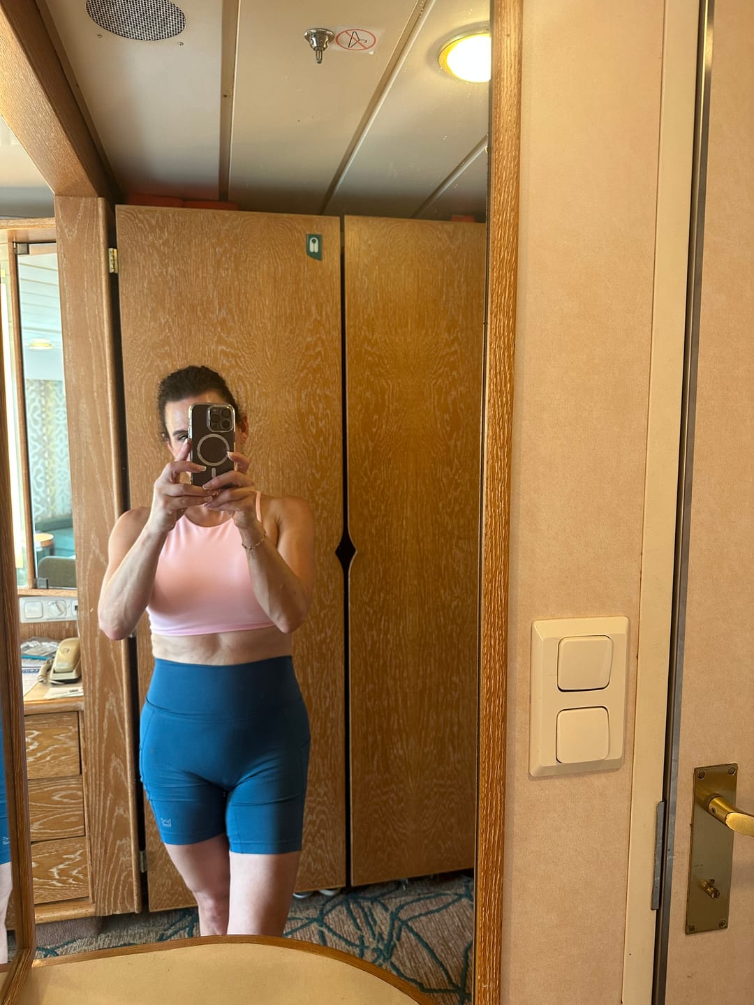 Customer photo review of BOLD 4.5" Performance Short