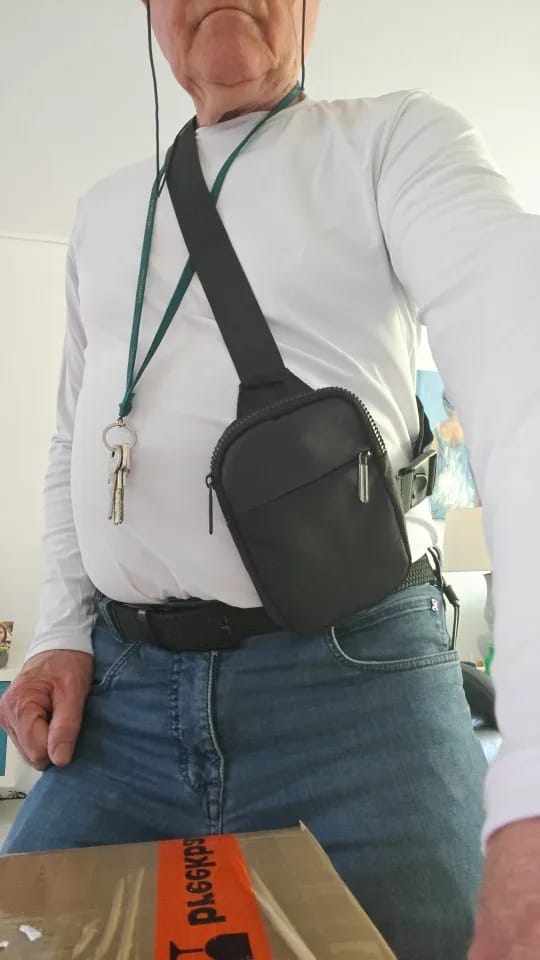 Customer photo review of Varyqon™ – Kompakte Crossbody Bag für Alltag und Reise