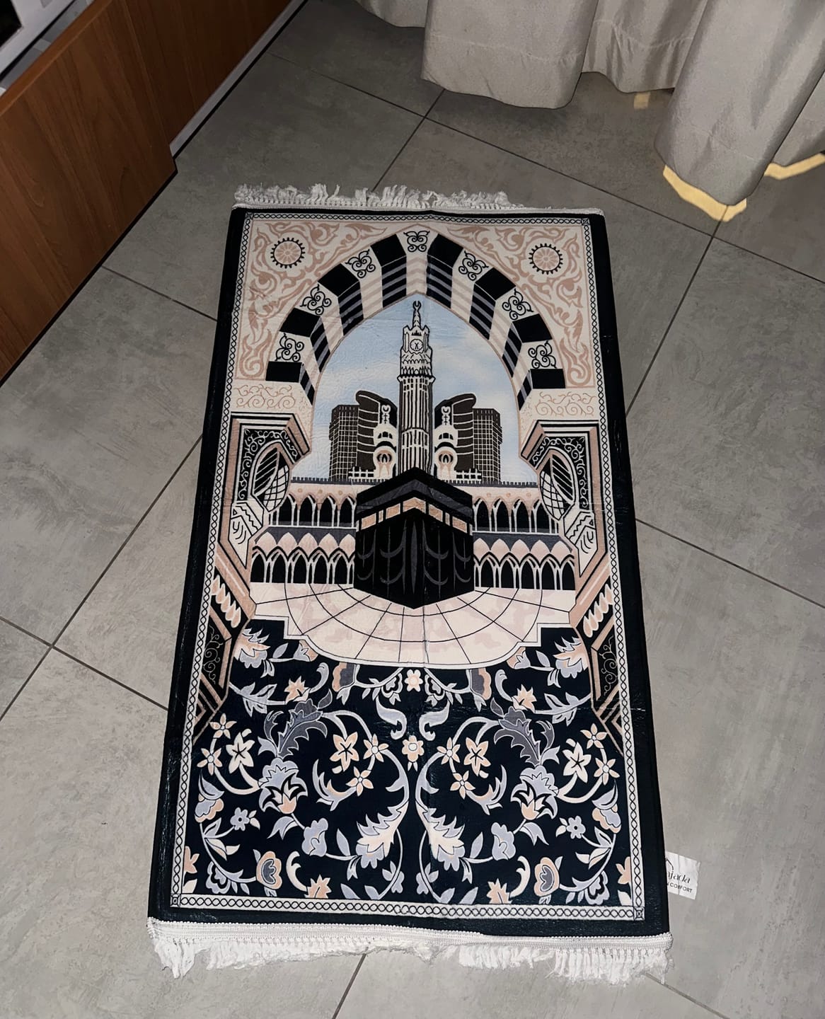 Customer photo review of Floral Kaaba  Padded Prayer Mat