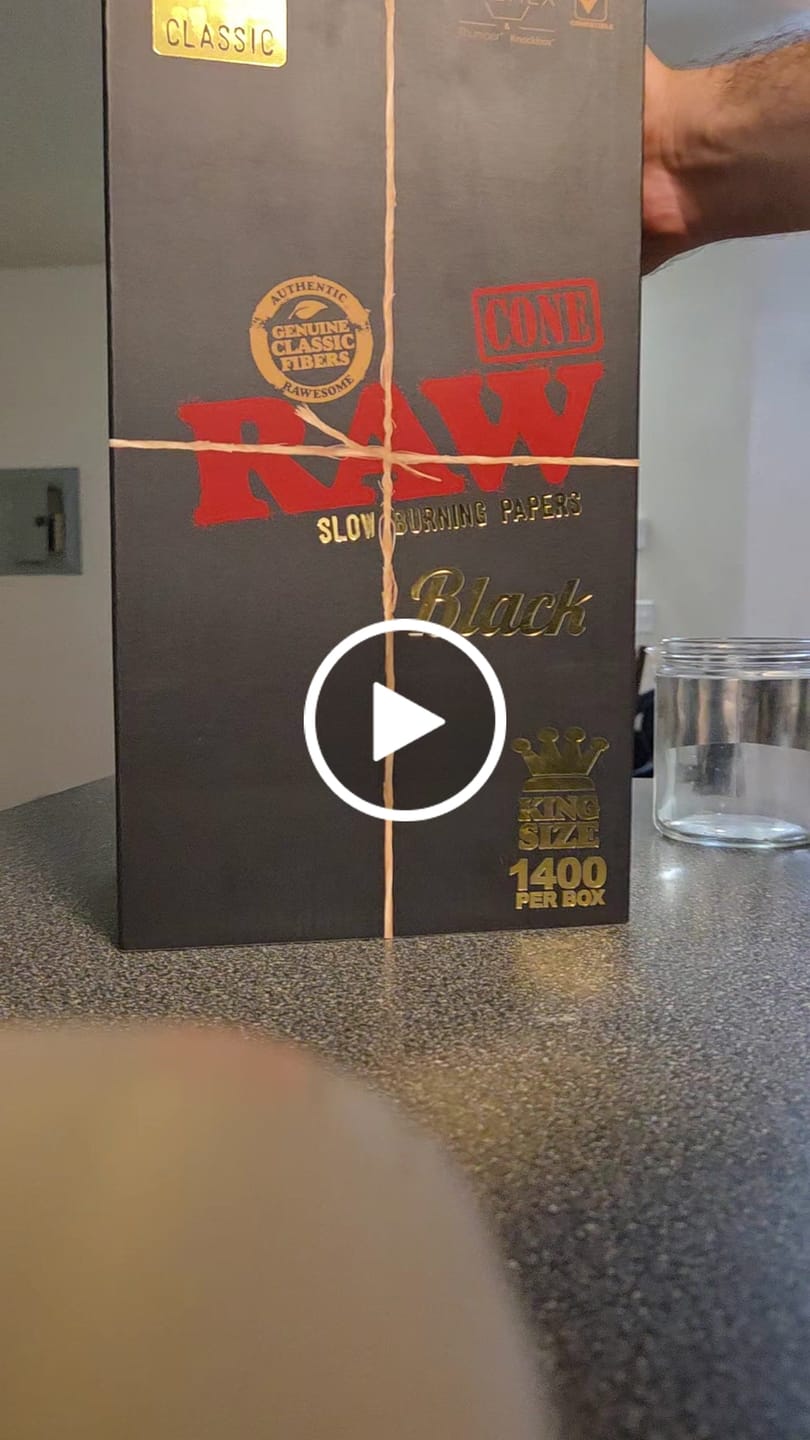 Customer video review of RAW Black King: Box - 1400 Cones
