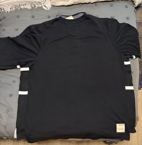 Customer photo review of Springboks SML EMB LS Crew Tee - Black