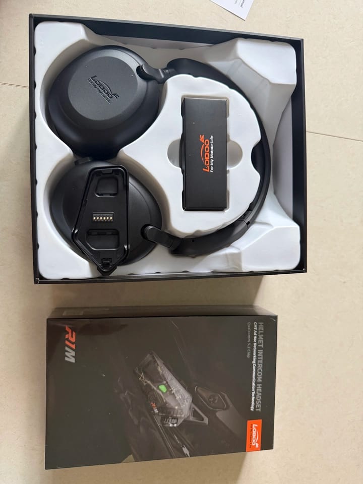Customer photo review of LOBOO R1M Motorcycle Intercom Helmet Headset – 24-Rider Bluetooth Mesh, 60H, IP67