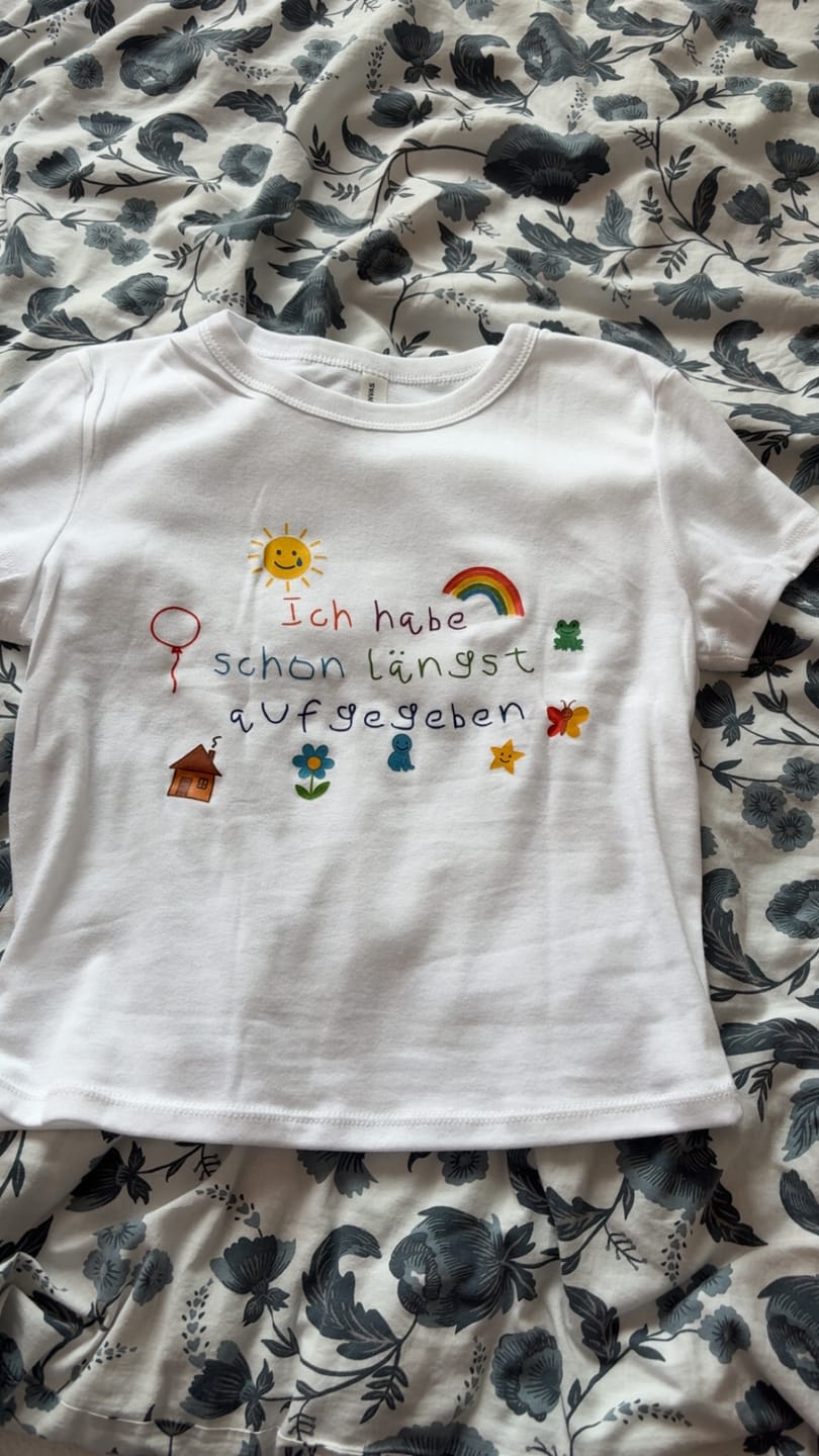 Customer photo review of Ich habe schon längst aufgegeben Baby Tee