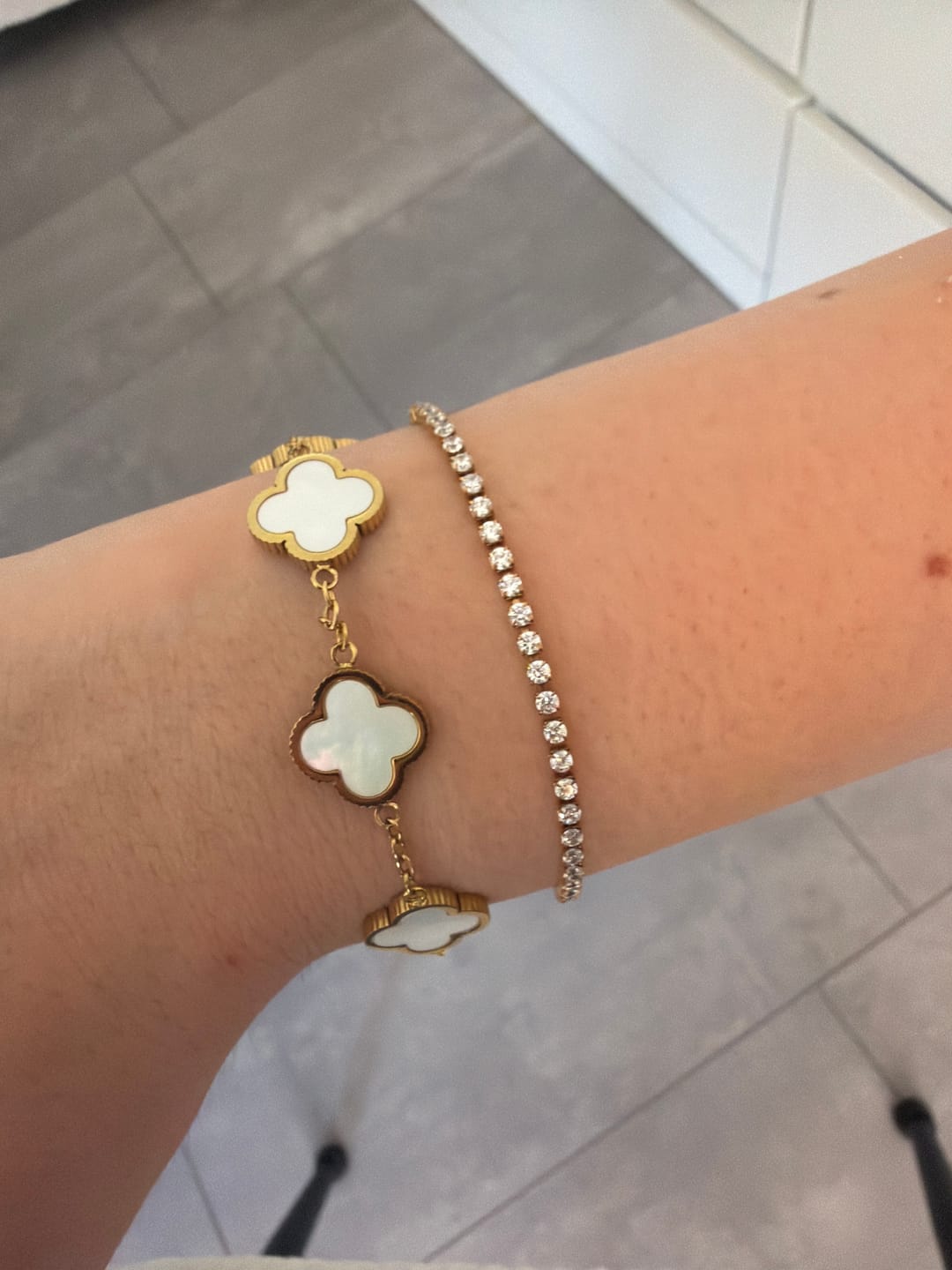Customer photo review of Perlmutt Lucky Leaf Abbaddon Armband 14k Vergoldet