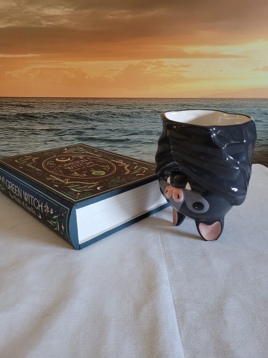 Customer photo review of Green Witch Buchbox – buchförmige Aufbewahrungsbox im Grimoire-Look