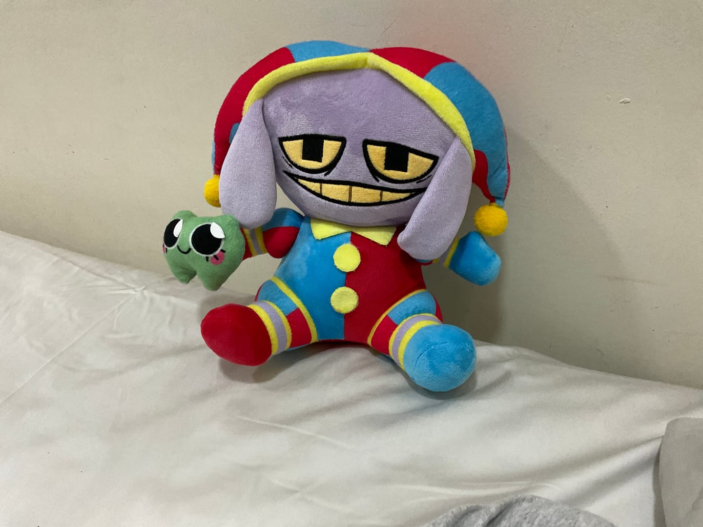 Customer photo review of Pomni-Suit Jax Plush