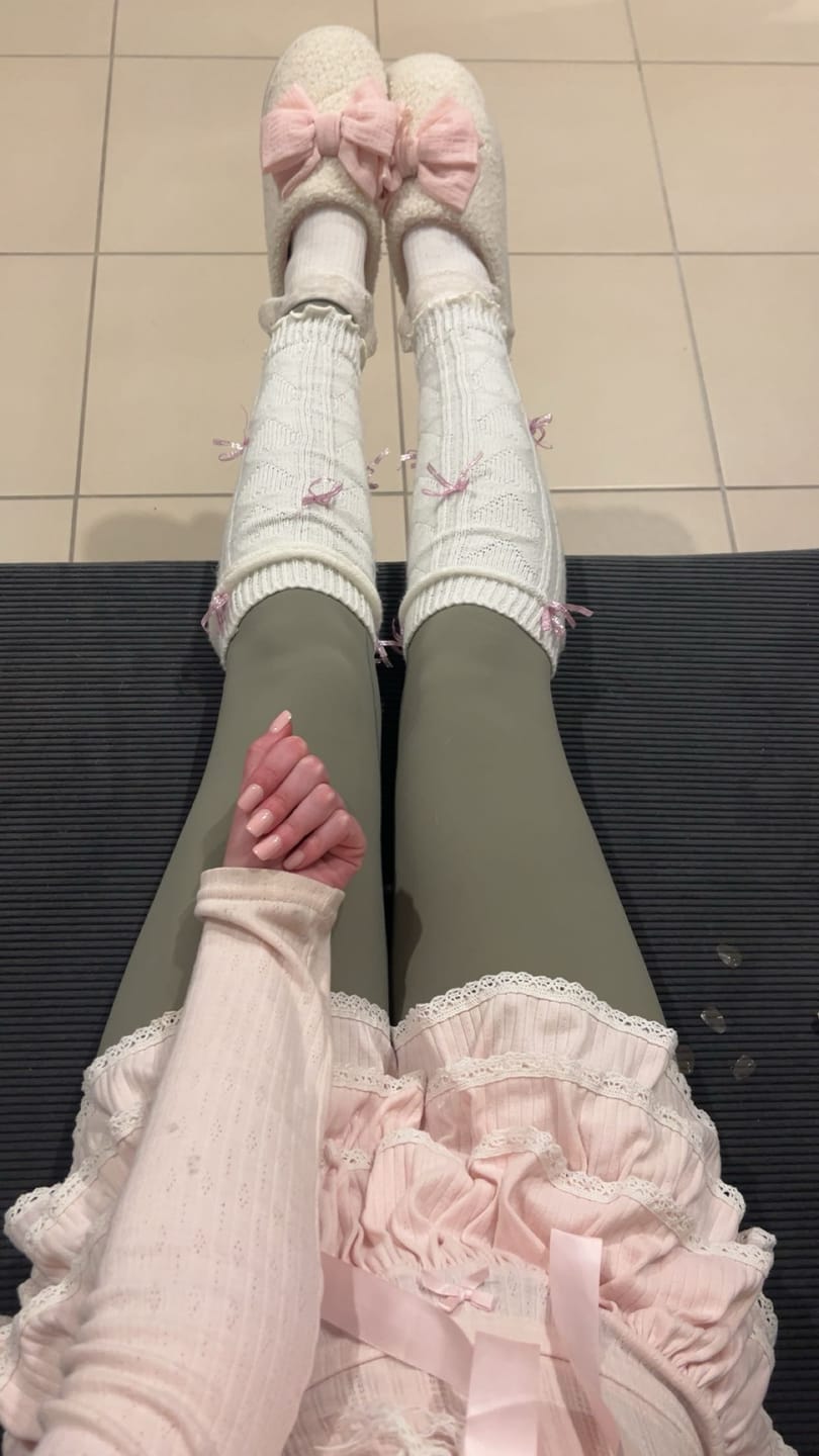 Customer photo review of Gold Bow Leg Warmer (White)