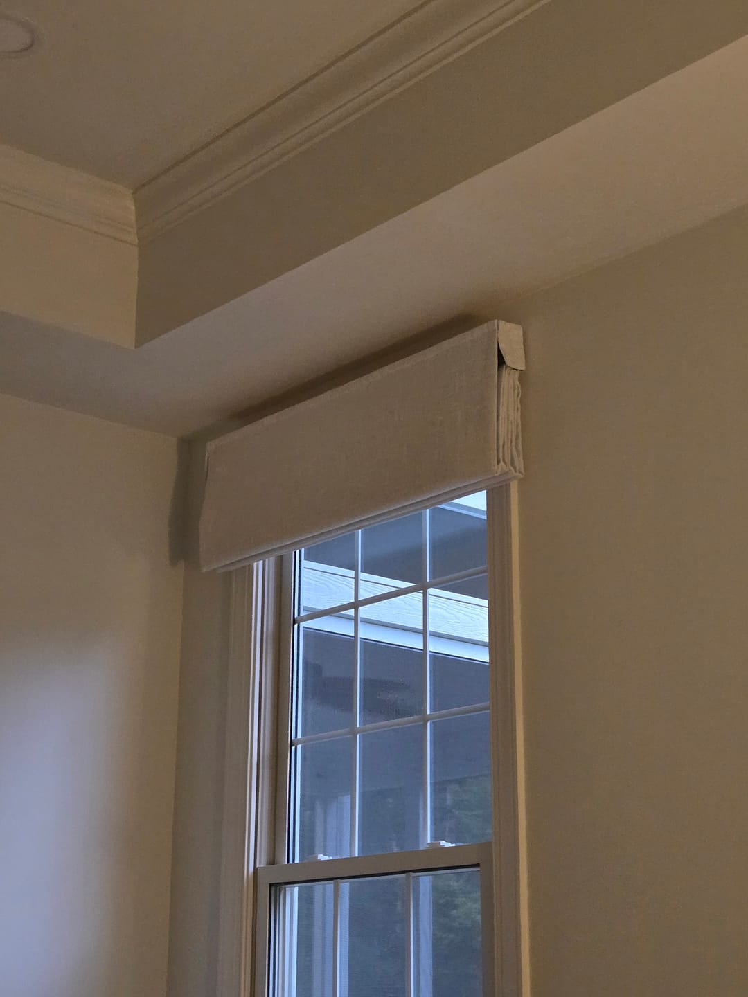 Customer photo review of SmartWings Motorized Linen Roman Shades 50%/70%/100% Blackout Daphne