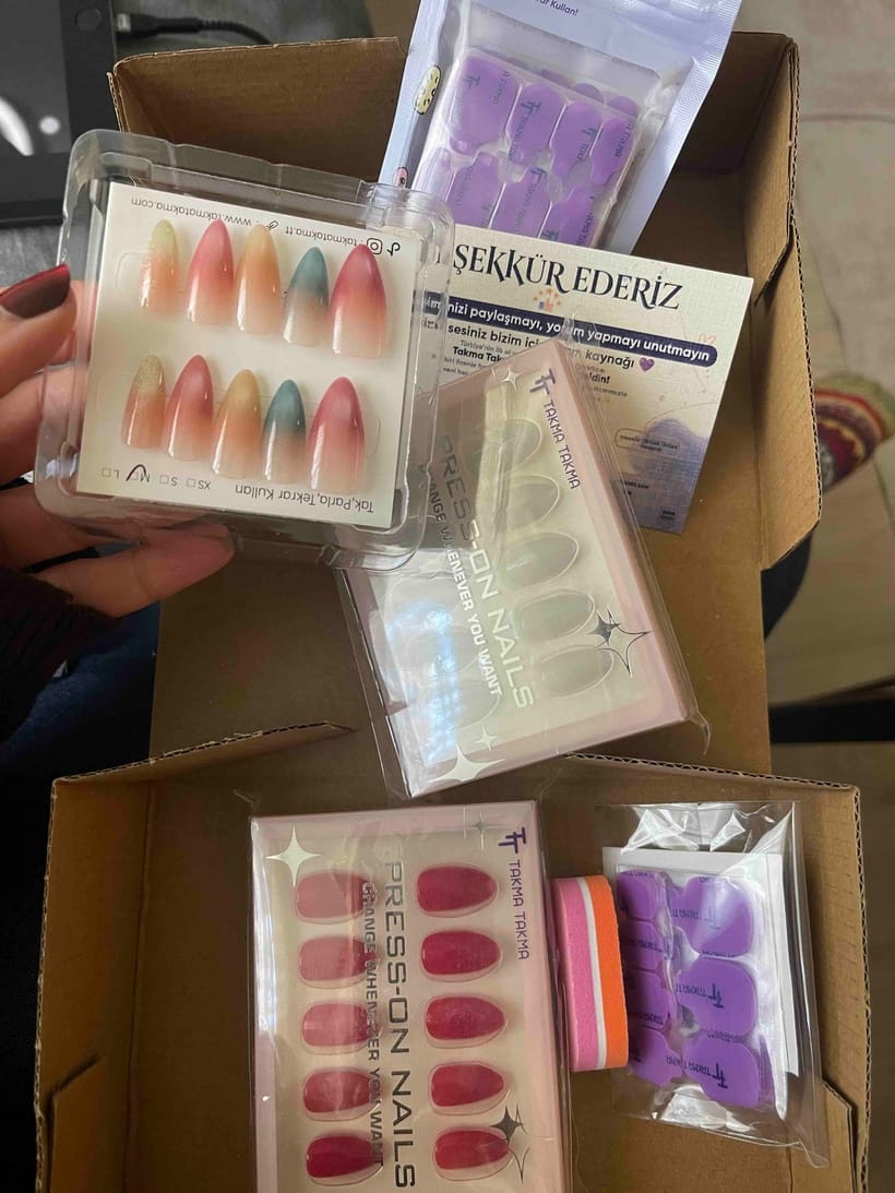 Customer photo review of EUOV1684 Uzun Badem 10'lu Tekrar Kullanılabilir El Yapımı Protez Takma Tırnak