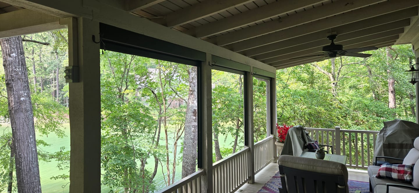 Customer photo review of SmartWings Motorized Zipper Track Windproof Outdoor Shades