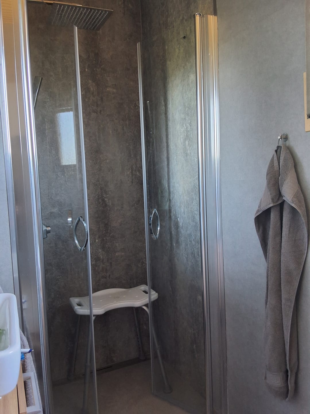Customer photo review of Duschtür Nische mit Pendeltür, Duschkabine Nischentür Dusche - Klarglas