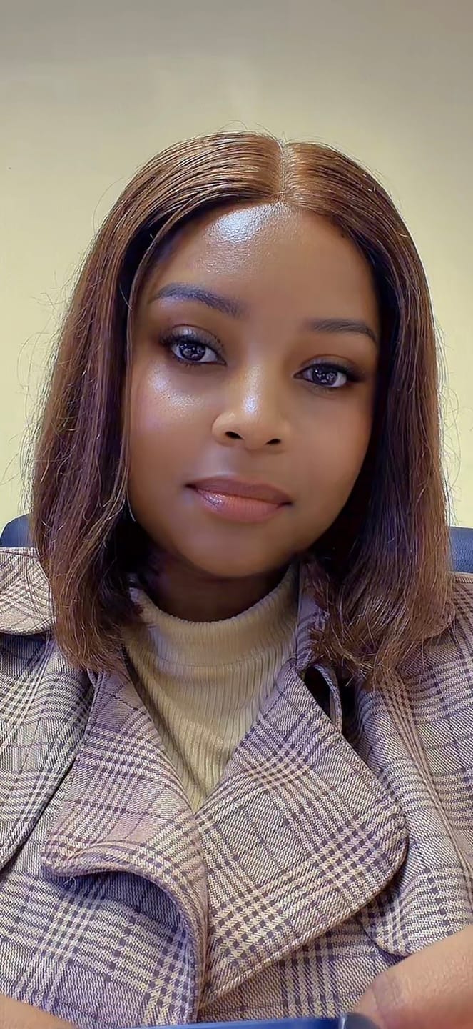 Customer photo review of Double Drawn Chocolate Brown Glue-less 5 X 5 lace Bob Wigs